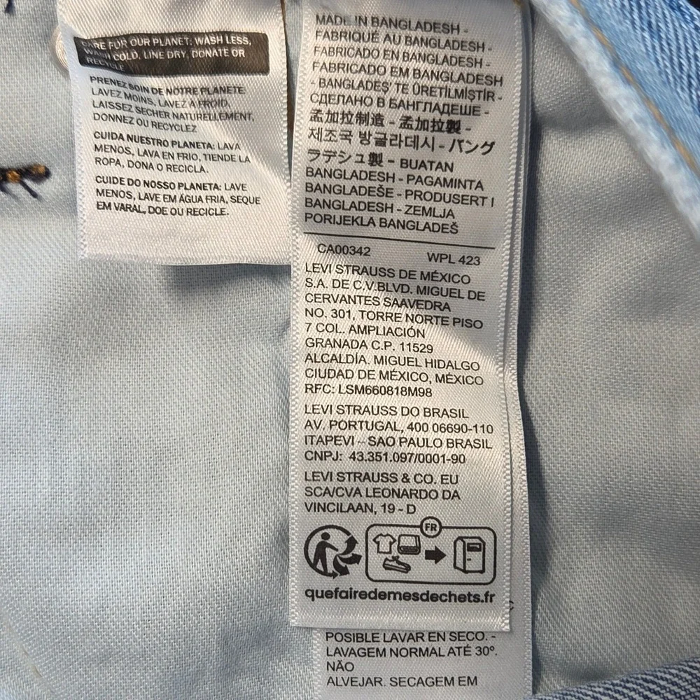 Levis these levi